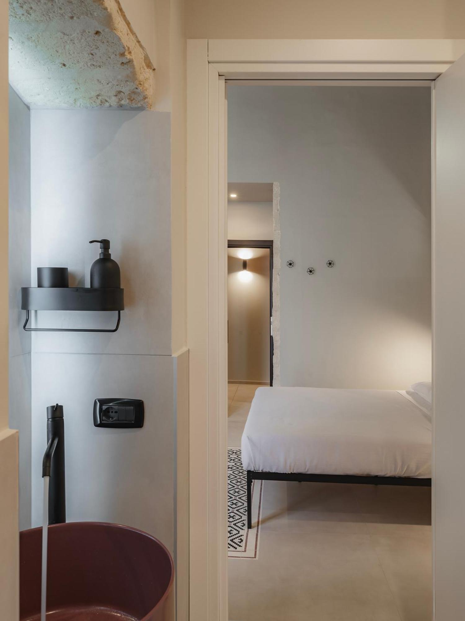 Almica24 Hotel บารี ภายนอก รูปภาพ